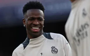 صدمة لريال مدريد: هل يغيب فينيسيوس عن مواجهة الهلال؟ (فيديو)