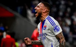 نجم مونديالي سابق يقترب من التوقيع لنادي نيوم