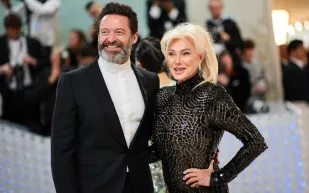 بعد الطلاق من ديبورا لي: هيو جاكمان يظهر حزينًا في نيويورك