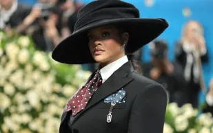 143 قدمًا من الفخامة.. ريهانا تختار  يختًا فاخرًا لعطلتها الأسطورية