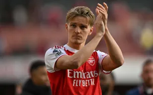 مارتن أوديغارد يحتفل بزفافه للمرة الثانية وسط حضور نجوم أرسنال (صور)