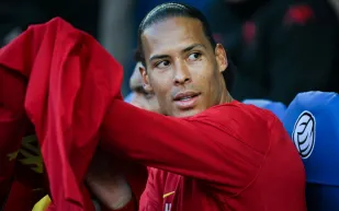 أوديمار بيغيه Royal Oak: ساعة فاخرة تتألق مع فيرجيل فان دايك