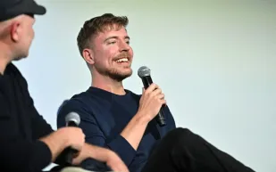 بعد وفاة مفاجئة.. مستر بيست يحوّل رحلة فقدان وزن إلى تكريم مؤثر (فيديو)