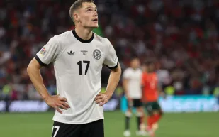 انتقال "جنوني" إلى ليفربول.. وتحذير مبكر من كلوب