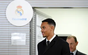 هل يدفع ريال مدريد بترينت ألكسندر أرنولد ودين هويسين أمام الهلال؟