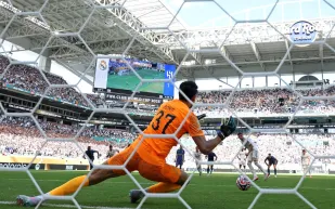 الهلال والأهلي يهيمنان على التشكيلة المثالية للعرب