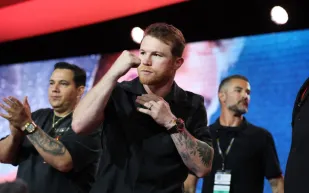 كانيلو يسرق الأنظار بساعة " Opera Godfather" النادرة من جاكوب آند كو (فيديو)