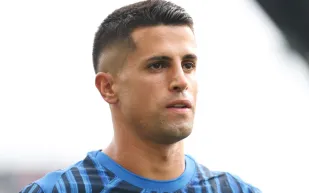 بعد موسم في السعودية.. نجم الهلال على رادار برشلونة