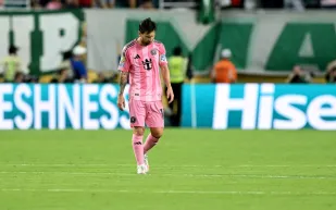 أنباء عن تحرك رسمي من الهلال نحو ميسي.. وموعد منتظر مع والده