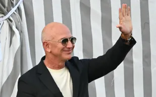 دعوة حفل زفاف جيف بيزوس المسربة تثير الجدل (صور)