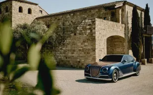 منافس فخم جديد يهدد مكانة كاديلاك في عالم السيارات الكهربائية (فيديو)