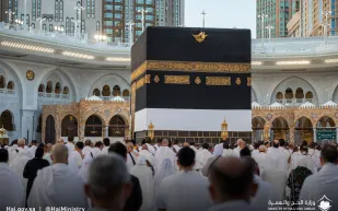 رحلة القلوب المضيئة.. هؤلاء النجوم ظهروا في موسم الحج 2025