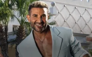 انتظرها 3 أشهر.. سيارة أحمد سعد الجديدة تتحطم في حادث 