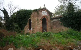 جزيرة الأشباح.. لماذا يُمنع السياح من الاقتراب من جزيرة بوفليا؟ (فيديو)