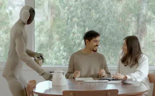 NEO Gamma.. روبوت بذكاء فائق يطرق باب بيتك