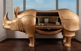 سوذبيز تحتفي بأيقونة نادرة: وحيد قرن يتحوّل إلى ذهب