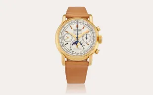 ندرة مطلقة وأناقة خالدة: ساعة Patek Philippe 2499 تخطف الأضواء في نيويورك