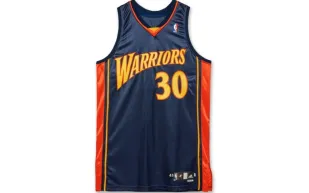 قطعة نادرة من موسم كاري الأول تشعل المزاد