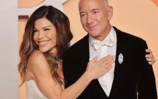 بدل الهدايا.. زفاف بيزوس ينعش البندقية برسالة إنسانية غير مسبوقة