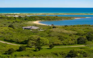 تحفة زجاجية على البحر في مارثا فينيارد تبحث عن مالك جديد