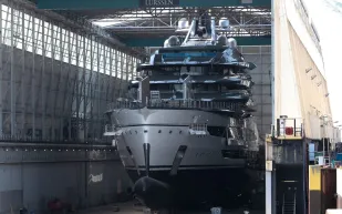 مشروع غامض وجريء من Lürssen: يخت Deep Blue يقترب من الإطلاق