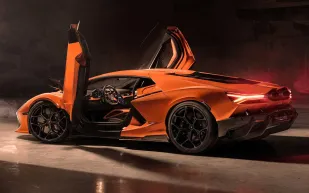 Lamborghini تكشف عن طراز "Fenomeno" الجديد بقدرات لا تُضاهى