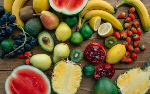 فواكه سامة على مائدتك؟ تقرير 2025 يكشف مفاجآت خطيرة