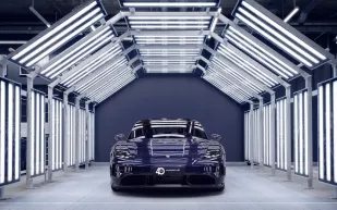 Porsche وFerragamo تتعاونان لصنع تحفة تجمع بين السرعة والأناقة