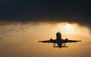قبل التحطم بلحظات.. آخر ما قاله طيار الرحلة الهندية المنكوبة