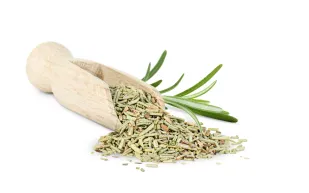 ما الذي يحدث للجسم عند استنشاق زيت إكليل الجبل؟ دراسة حديثة تجيب