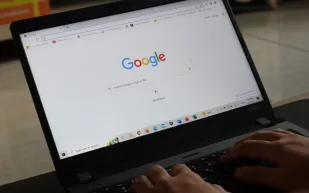 تحديث غوغل الجديد: تحدّث مع محرك البحث وكأنك تُجري محادثة حقيقية (فيديو)