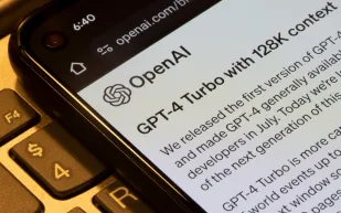 هل يفقدك الذكاء الاصطناعي قدرتك على التفكير؟ دراسة حديثة تجيب