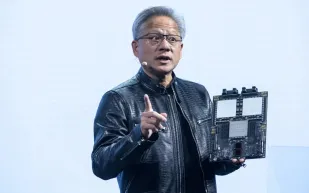   بعد تحذيره من تجاهل الذكاء الاصطناعي... كم تبلغ ثروة جينسن هوانج ؟