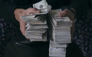 هل تشهد أمريكا طفرة في عدد المليونيرات؟ دراسة تجيب