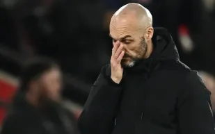 من دكة البدلاء إلى أرض المطار.. مدرب سوانزي يُعيد اكتشاف ذاته