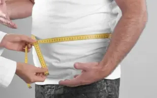 دهون البطن تهاجم الحواس: ما لا تعرفه عن تأثيرها الصادم