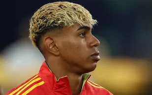 لامين يامال يثير الجدل قبيل عيد ميلاده الـ18.. والدته قلقة ووالده يدعمه