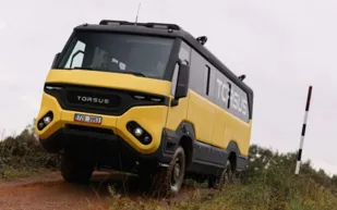 60 حافلة Torsus Praetorian تنضم لأسطول المملكة.. تركي آل الشيخ يستعرض وحش الطرق الوعرة