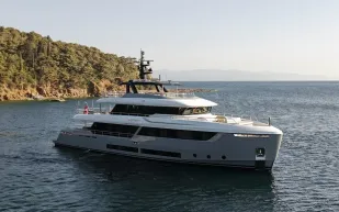 الكشف عن يخت Cabana الجديد: تصميم بطول 34.5 متر يجسّد الفخامة البحرية