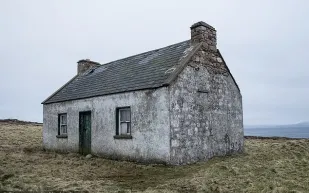 جزيرة إيرلندية نائية تعرض 89 ألف دولار للسكان الجدد