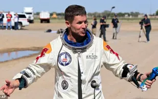 سقطة السماء الأخيرة.. وفاة فيليكس باومغارتنر إثر سكتة قلبية أثناء الطيران (فيديو)