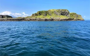 فرصة استثنائية.. جزيرة خاصة للبيع في اسكتلندا بسعر شقة في لندن (ما قصتها؟)