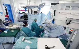 ما هي الجراحة الروبوتية وآلية الاعتماد عليها؟