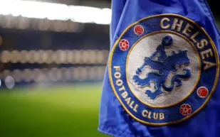 تشيلسي يبدأ صيف التغيير: سبعة لاعبين على قائمة البيع أبرزهم سترلينغ وتشيلويل