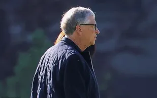 بيل غيتس يحضر مخيم المليارديرات وسط تقارير جديدة عن علاقته بجيفري إبستين