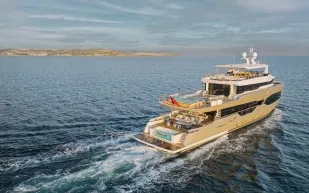 فخامة بلا حدود.. يخت Numarine الجديد يضم مسابح زجاجية بانورامية