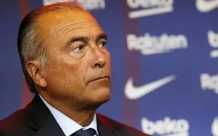 تحرك سعودي مفاجئ.. هل يخطف النصر أحد أعمدة إدارة برشلونة؟