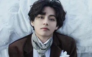 كيم تايهيونغ يفاجئ الحضور بوصوله على دراجة إلى عرض Celine في باريس (فيديو) 