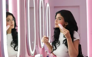 بفضل جهاز تجميلي واحد.. كوري جنوبي يدخل نادي المليارديرات