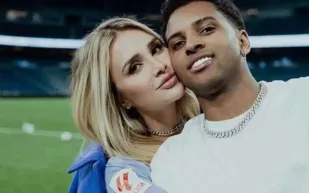 ظهور لافت لرودريغو وصديقته في فيديو موسيقي يشعل السوشال ميديا (فيديو) 